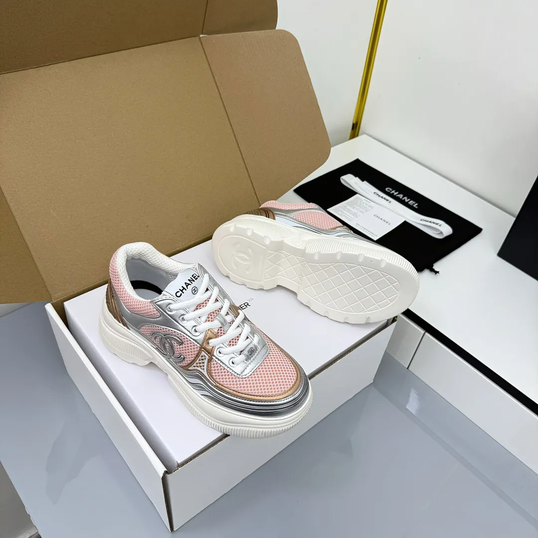 👟👟Ex-factory price 660👟👟 Chanel bread shoes ~ original calfskin panda shoes Chanel 25C latest hot style panda black and white sports shoes casual sneakers Xiaoxiang hot item classic black and white panda color coco girls must pay Fabric: original custom mixed sheepskin lining: original imported breathable mesh lining outsole: Original molded rubber + TPU combination Size: Women's 35-41 Buy now👉 Buy now👉